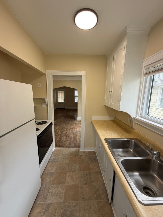 Building Photo - 2 Bed / 1 Bath House for Rent — Lansing, MI