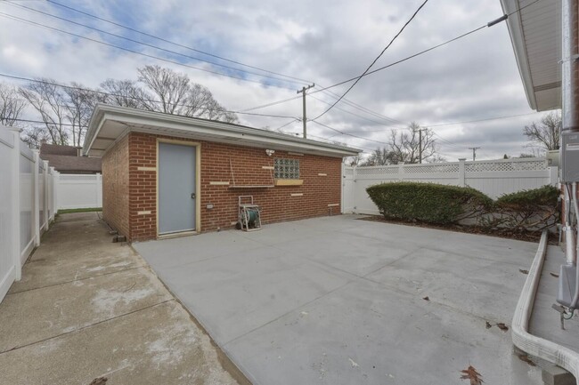 Building Photo - 8901 Moody Ave