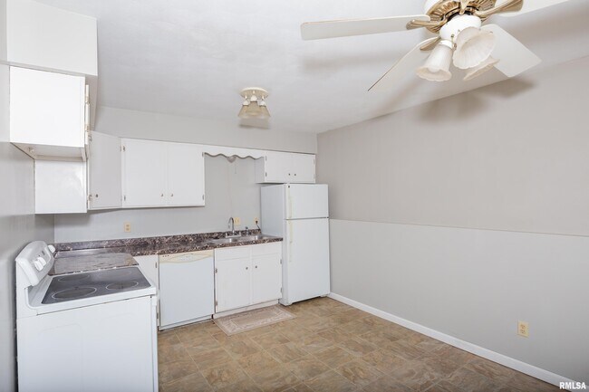 Building Photo - 3430 Holiday Ct