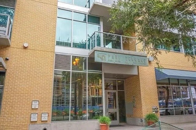 Building Photo - 206 Park Blvd