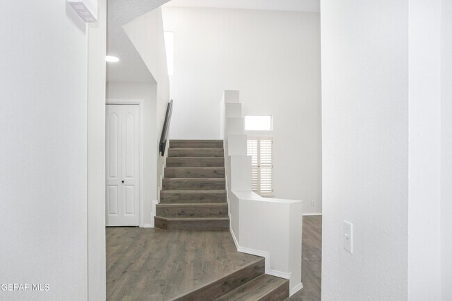 Building Photo - 6529 Jim De Groat Dr