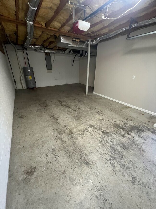 Building Photo - 11 Ivy Ct