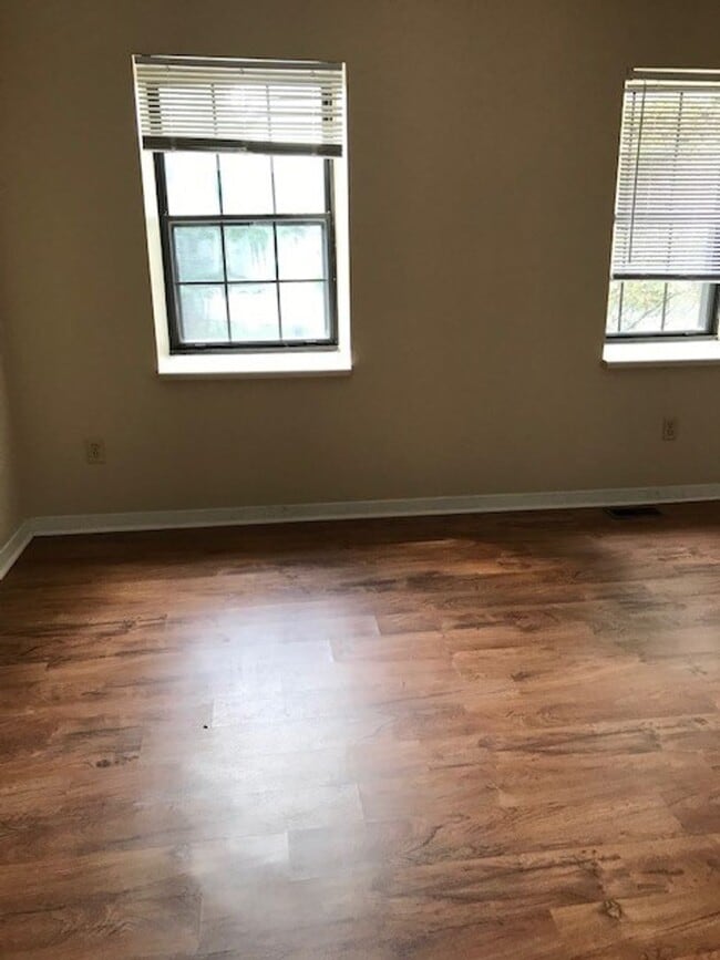 Building Photo - 3 bedroom, 2.5 bathroom townhome: Timber Ridge