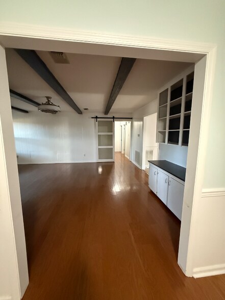 Building Photo - 22 Thornhill Dr