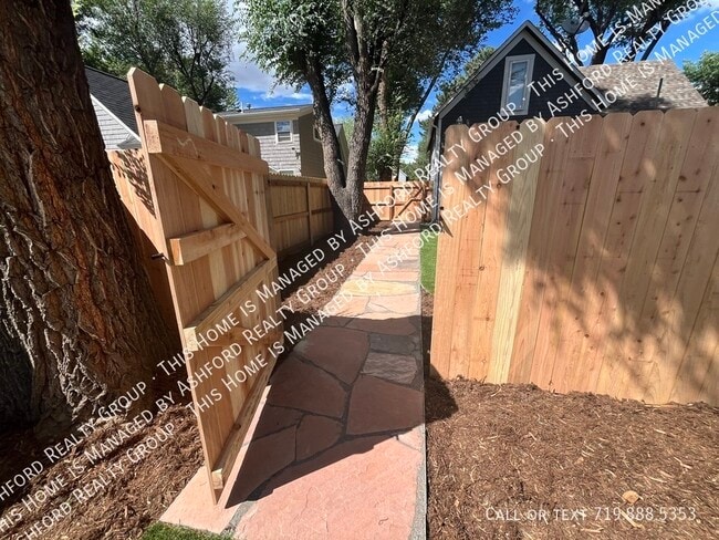 Building Photo - 837 E Willamette Ave