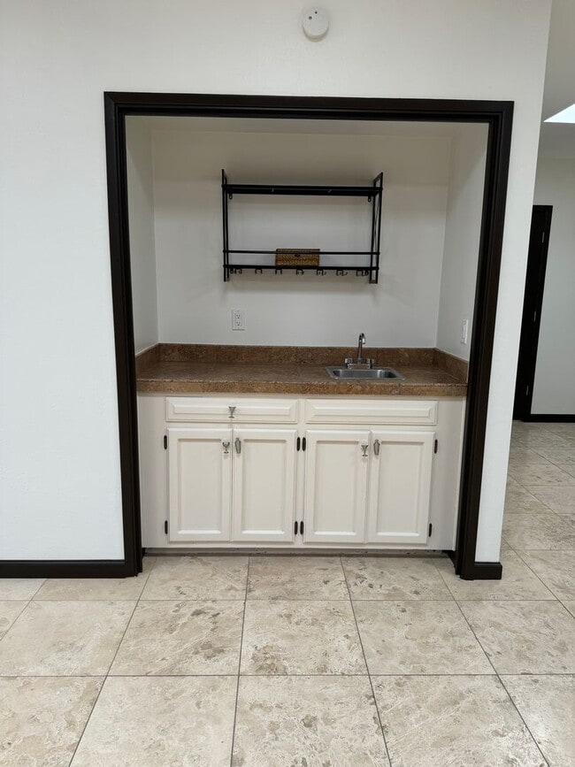 Building Photo - Sophisticated Catalina Foothills Sanctuary: Premium 3-Bedroom Townhome with 2-Car Garage
