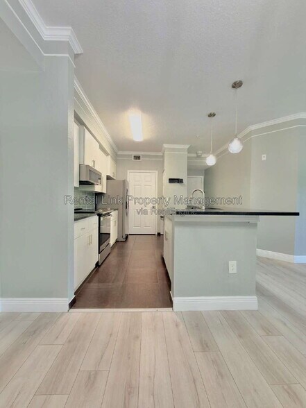 Building Photo - 11530 Villa Grand