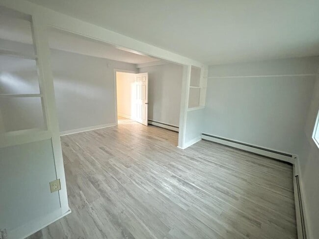 Building Photo - 1294 US-1 Apt A