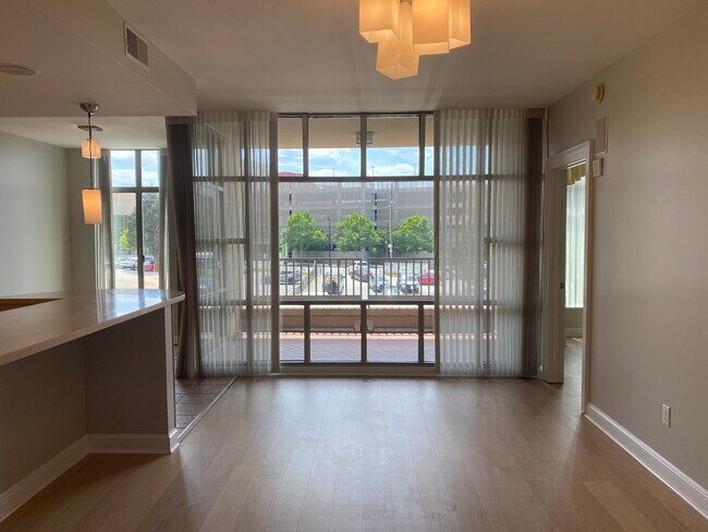 Building Photo - 250 Park Avenue W NW