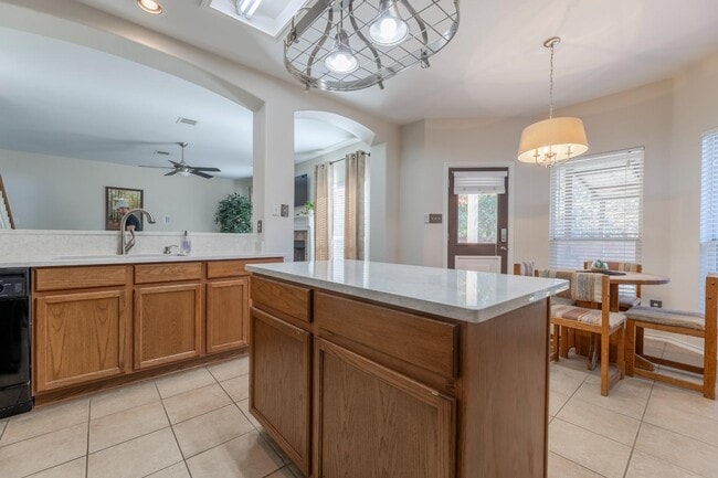 Building Photo - 9026 Hilltop Crossing Dr