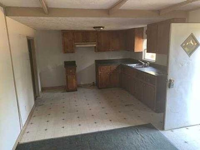 Building Photo - Rent this affordable 1 bedroom in Beech Is...