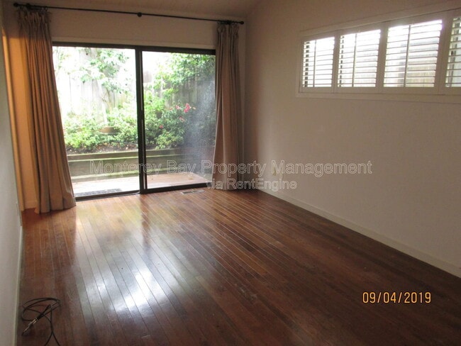 Building Photo - 3NW Guadalupe Ave