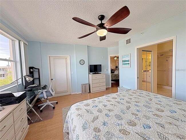 Building Photo - 6205 Shoreline Dr