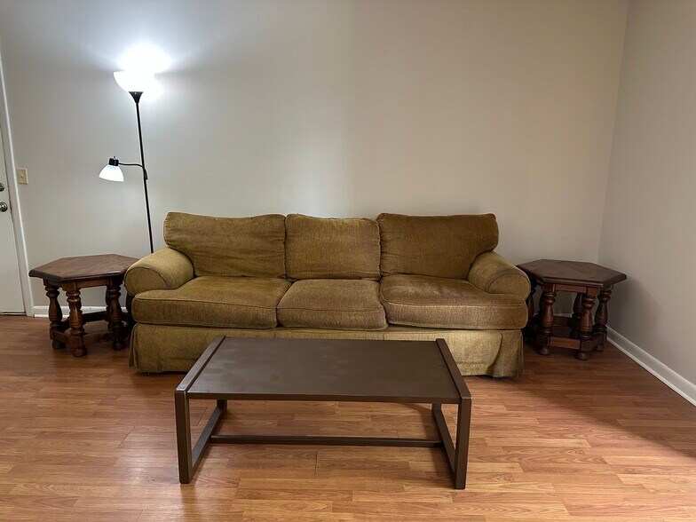 Building Photo - 220 Elm St