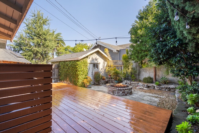 Building Photo - 2624 E 8th St