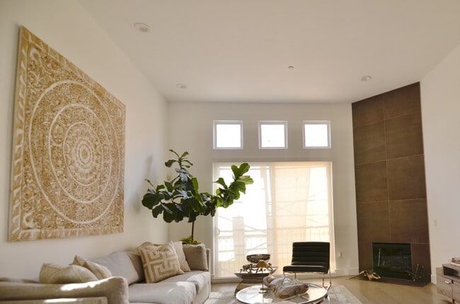 Building Photo - 5703 Laurel Canyon Blvd