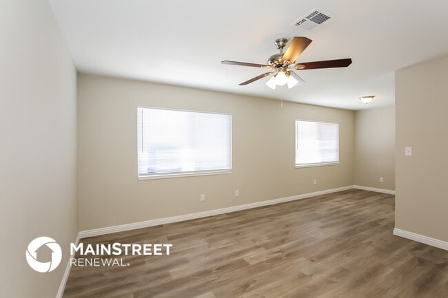 Building Photo - 2308 Revere St