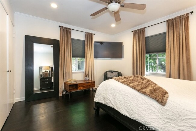 Building Photo - 5825 Fulton Ave