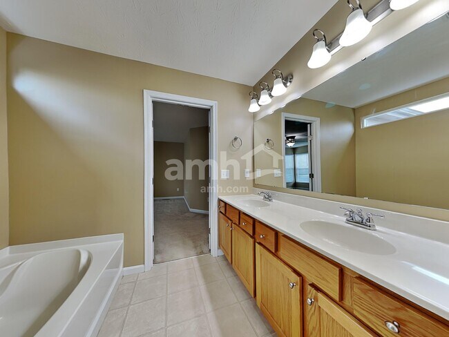 Building Photo - 6607 Thistle Grove