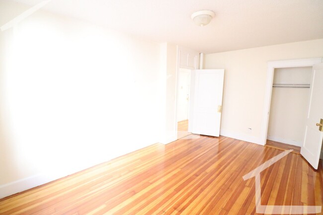 Building Photo - No Fee! Avl NOW - No Fee! Allston 3BR with...