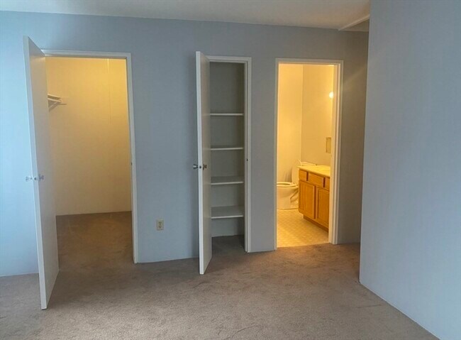 Building Photo - 59 Village Brook Ln
