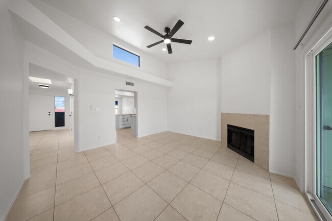 Building Photo - 220 N 22nd Pl