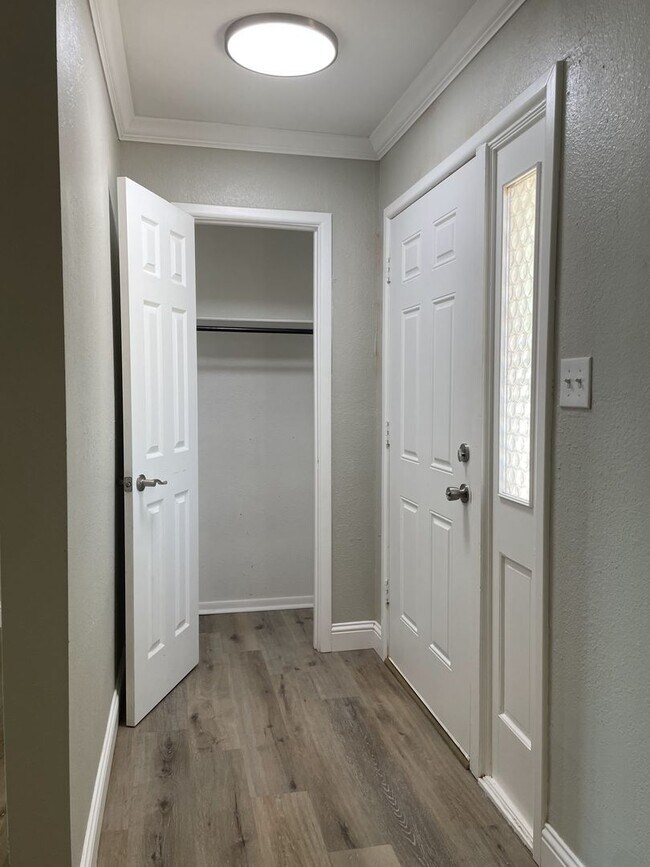 Building Photo - Modern Comfort Awaits: Your Dream 3-Bedroo...