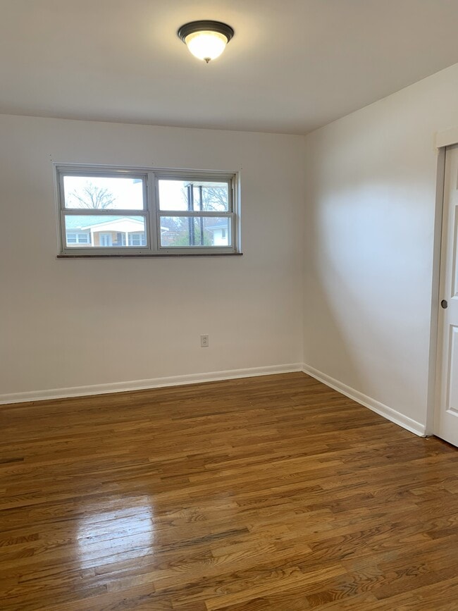 Building Photo - 5073 Grosse Pointe Ln