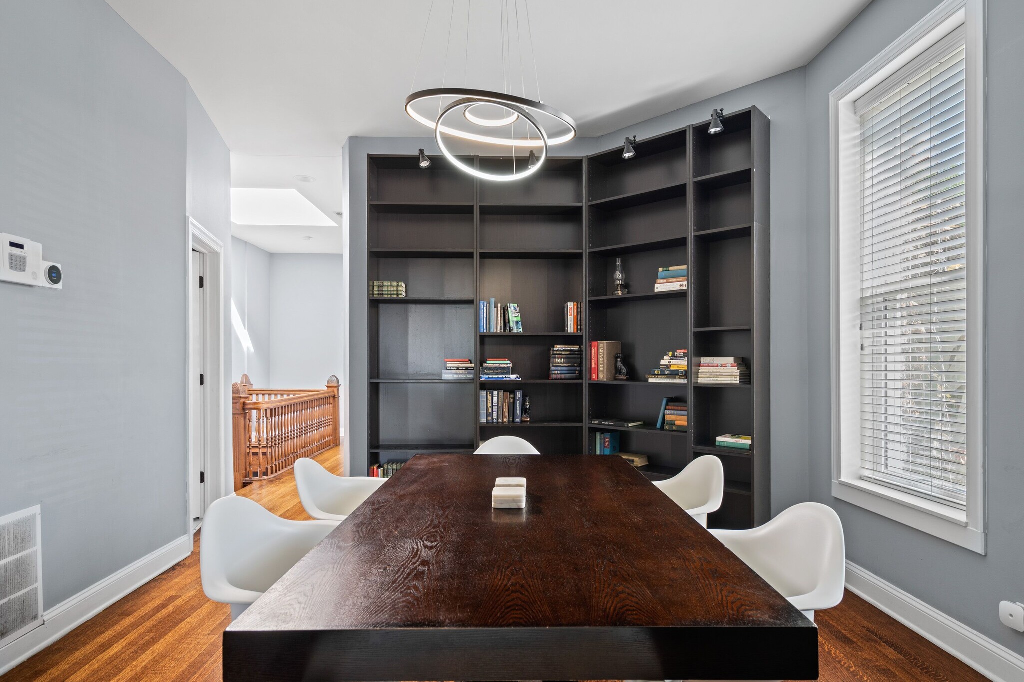 Building Photo - 913 W Belden Ave