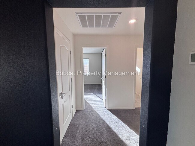 Building Photo - Large Home in Dayton with Mother In Law Quarters