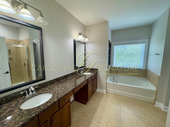 Building Photo - Move-In Ready Family Home. Prime Location, Updated Features