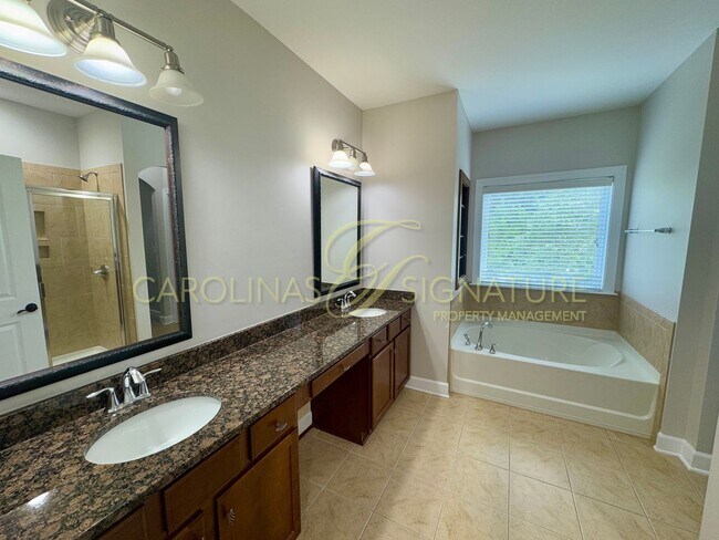 Building Photo - Spacious 5BR/5BA Home in Indian Lands Wake...