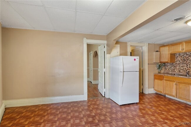 Building Photo - 319 N Salina St