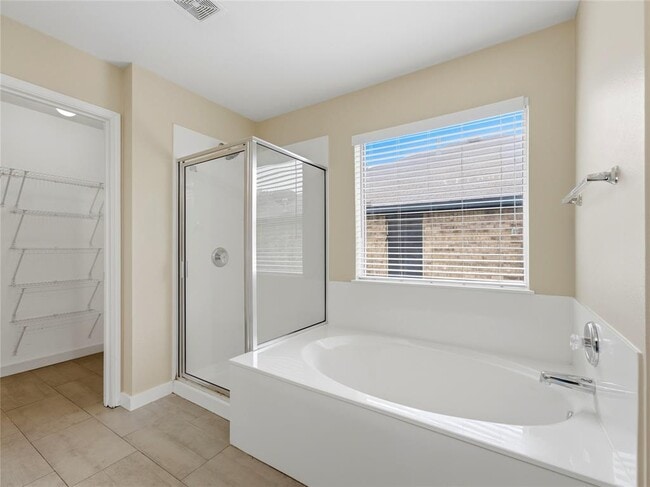 Building Photo - 1004 Downridge Dr
