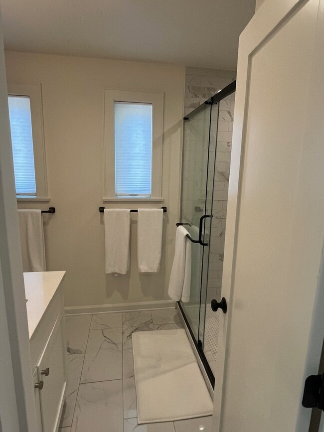 Owner Bath - 1211 E 2nd St