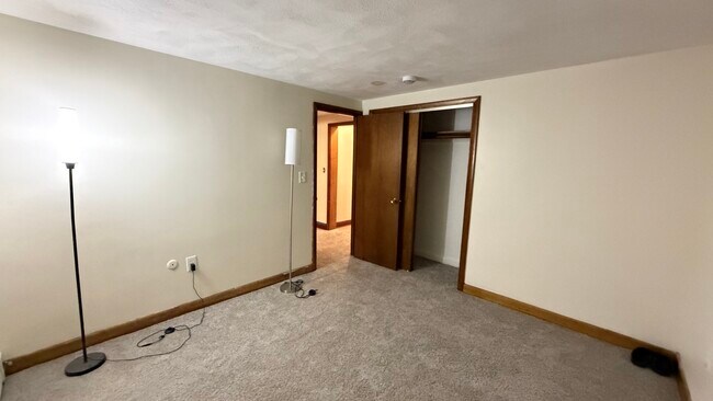Building Photo - 122 Lantern Rd