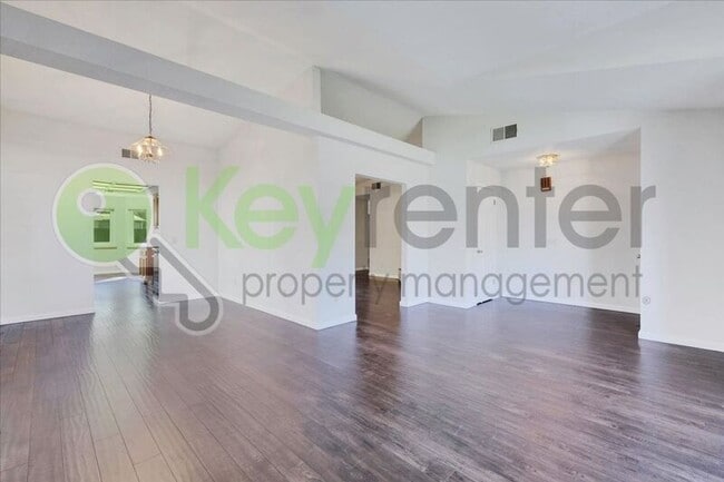 Building Photo - 2624 Walnut Ave