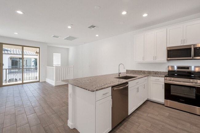 Building Photo - Like Brand New Luxurious Modern 3 Bedroom ...