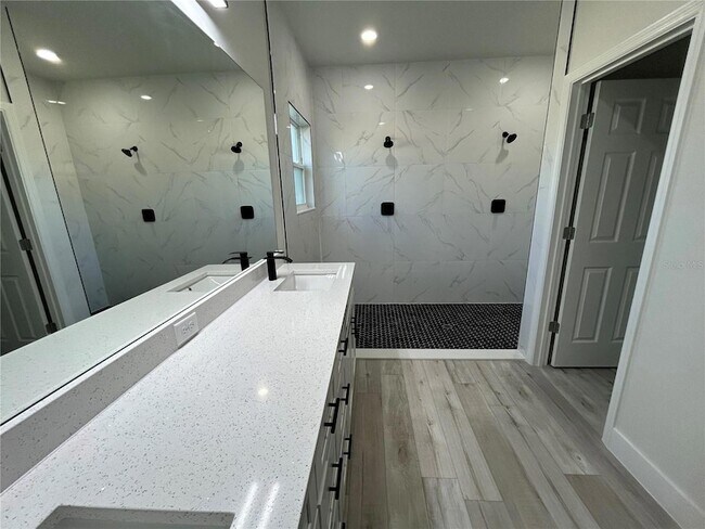 Building Photo - 2097 W Hampshire Blvd