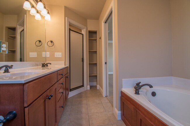 Building Photo - Luxurious Executive Row House in Northeast Fayetteville! Lawn care included!