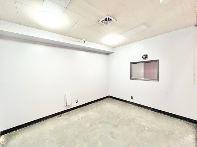 Building Photo - 8132 Baldwin St