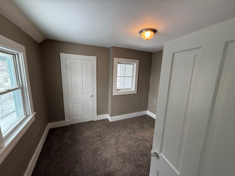 Building Photo - 121 N 8th St