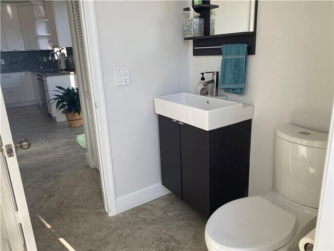 Building Photo - 327 SW 188th Terrace