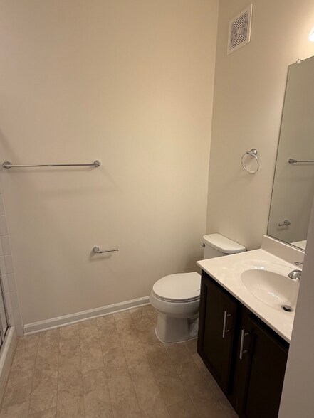 Building Photo - 629 Quarterpath Way