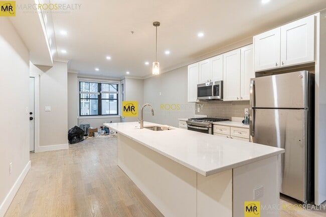 Building Photo - 152 Trenton St