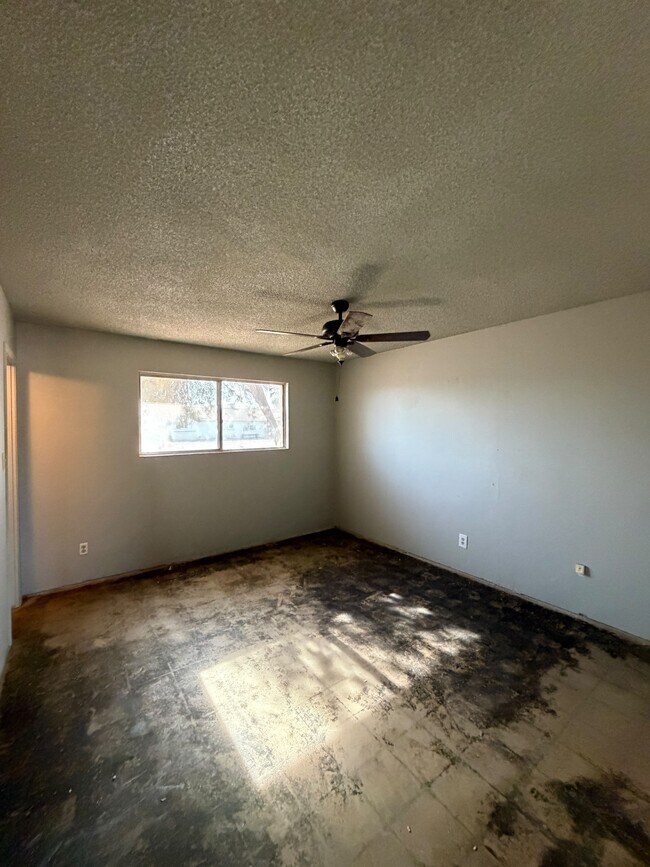 Building Photo - 6001 N 62nd Dr