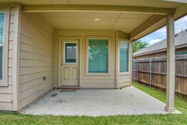 Building Photo - 744 Walls Blvd