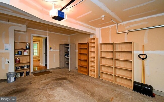 Building Photo - 2304 Lennon Ln