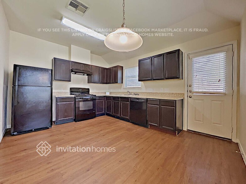 Building Photo - 6346 Scotchwood Dr