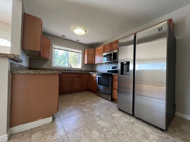 Building Photo - 3-bed 2-bath House in Northglenn available July!